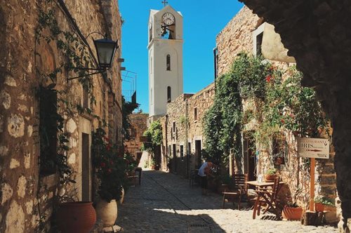 Ένα καστροχώρι του μεσαίωνα θα σε καλοδεχτεί χαρίζοντάς σου ένα θεαματικό ταξίδι στον χρόνο 