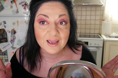 Nα αγοράσεις φθηνά ή ακριβά καλλυντικά σε αυτή τη ζωή; Η Σοφία Μουτίδου τα δοκίμασε όλα και εξηγεί