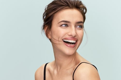 Εντυπωσιακή επιλογή: Η Ιρίνα Σάικ φόρεσε το πιο πολυτελές αθλητικό κομμάτι της σεζόν