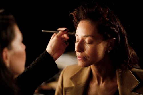 Όλες οι celebrities και οι makeup artists λατρεύουν αυτό το προϊόν ντεμακιγιάζ των 10 ευρώ