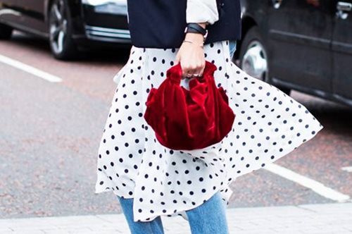 Βρήκαμε τα τέλεια ανοιξιάτικα παπούτσια για skinny τζιν. Κοστίζουν 30 ευρώ, μακραίνουν το πόδι