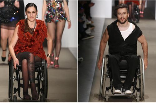 Δυνατό μήνυμα: Δύο μοντέλα παρέλασαν με αναπηρικά αμαξίδια στην Εβδομάδα Μόδας της Αθήνας