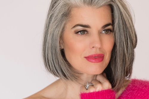 Μία YouTuber σου λέει το ένα πράγμα που πρέπει να αποφύγεις στο μέικ απ εάν έχεις περάσει τα 50 