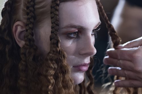 Άδικα ξοδεύεστε σε βαφές μαλλιών αν δεν χρησιμοποιείτε αυτά τα σαμπουάν προστασίας χρώματος