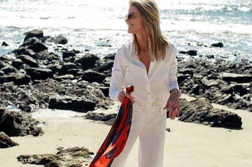 «Είμαι 57 ετών. Ποιες τάσεις πετάω και ποιες κρατάω»: Μια υπέρκομψη fashion blogger συμβουλεύει