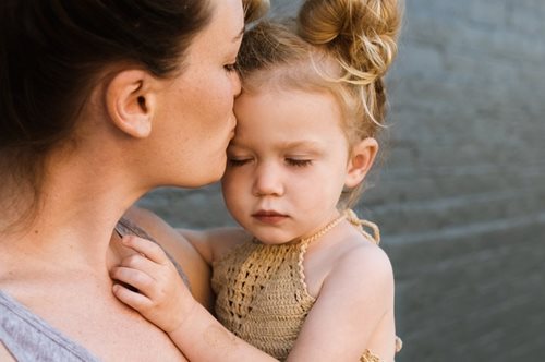 Ανοίγει η ηλεκτρονική πλατφόρμα για τις υιοθεσίες: Πώς θα λειτουργεί