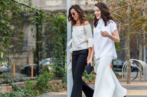 «Είμαι 30 και αυτό είναι το ντύσιμο που μου ταιριάζει»: Μοιάζει basic αλλά δροσερό και φρέσκο 