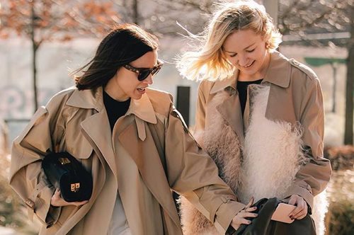 Στιλιστική αντίφαση: Το κομμάτι της γιαγιάς που θα κάνει το ντύσιμό σου πιο σύγχρονο