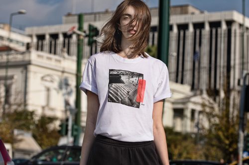 «Άι Λάβ Άθενς Πρότζεκτ»: Ο λόγος για να αγαπήσουμε την Αθήνα ξανά μέσα από ένα T-Shirt 