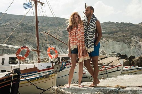 Η Καλιφόρνια και τα ελληνικά νησιά γίνονται έμπνευση για τις πετσέτες της Έλλης και της Μελίνας 