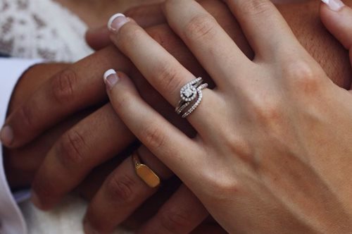 To πιο διαχρονικό και κλασάτο τρεντ στα δακτυλίδια αρραβώνων είναι το πιο αριστοκρατικό απ'ολα