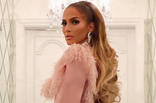 Η Τζένιφερ Λόπεζ μόλις φόρεσε τα πιο αντιπαθητικά παπούτσια. Μην το δοκιμάσεις στο σπίτι