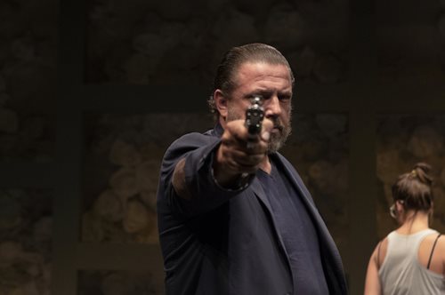 Οι 10 +1 καλύτερες φετινές παραστάσεις. Τελευταία ευκαιρία να τις δείτε πριν ρίξουν αυλαία το Πάσχα