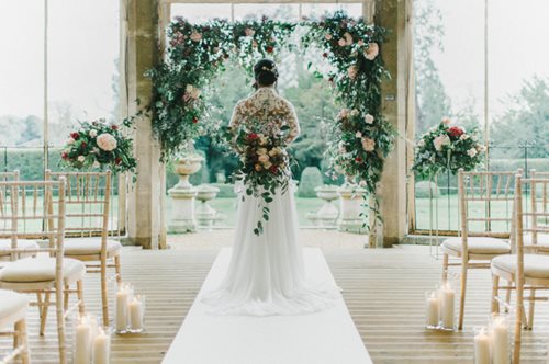 Βρήκαμε τα μοναδικά sneakers από 38 ευρώ που μπορείς να φορέσεις σε γάμο. Ακόμα και στον δικό σου