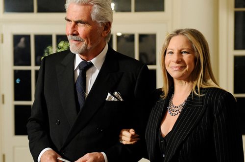 Η Μπάρμπρα Στρέιζαντ εύχεται στον σύζυγό της, Τζέιμς Μπρόλιν χρόνια πολλά για τα 84α γενέθλιά του με τον πιο γλυκό τρόπο