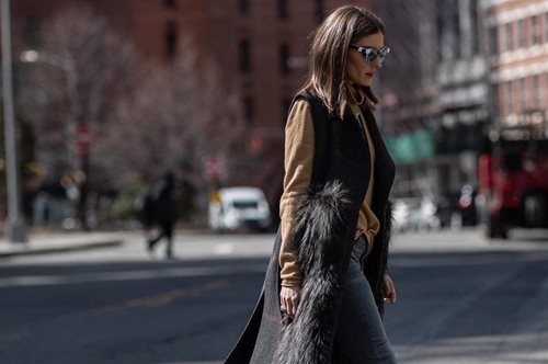 Το best seller τζιν παντελόνι των Bershka. Κάνει τα πόδια ατελείωτα, είναι ιδανικό για sneakers