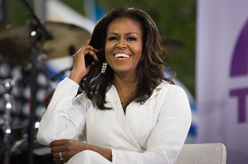 Κόβουν χρόνια αυτόματα. Τα 5 νεανικά χρώματα που είναι ιδανικά για τις γυναίκες άνω των 40