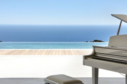 Το εξοχικό του ονείρου: Μια υπόσκαφη κατοικία στη Μήλο, συμφωνία θάλασσας, πέτρας, αρχιτεκτονικής