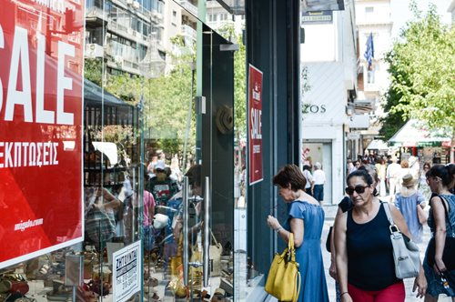 Πότε θα ξεκινήσουν οι ενδιάμεσες εκπτώσεις μετά το Πάσχα και πόσο θα διαρκέσουν;