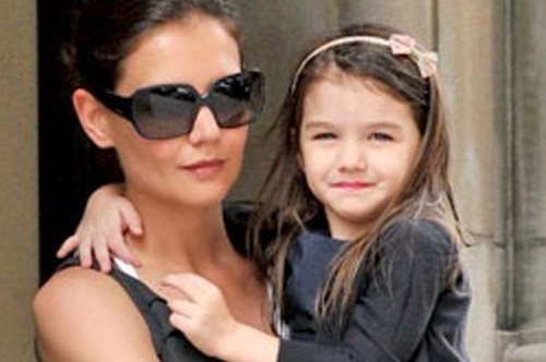 Η Σούρι Κρουζ μοιάζει σα να έχει βγει από περιοδικό μόδας στο πάρτι γενεθλίων της