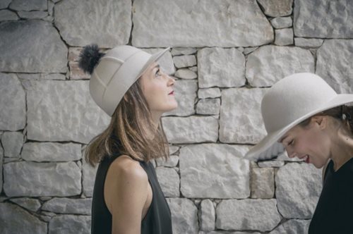 Το στολισμένο Λονδίνο καλωσορίζει 31 Έλληνες σχεδιαστές μέσα από το νέο pop up κατάστημα MONOspace.