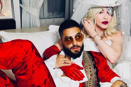 Χορεύουν ασταμάτητα. H Madonna και ο Μaluma τα δίνουν όλα στο εντυπωσιακό βίντεοκλιπ του 