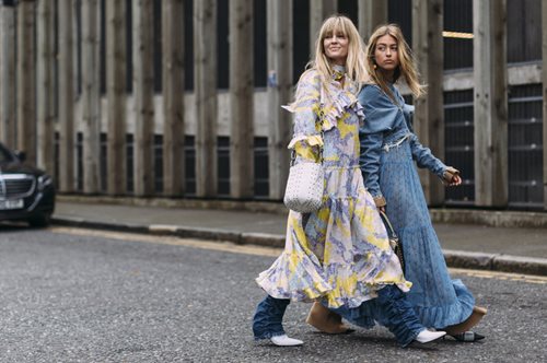 Έκπληξη: Αυτά τα δύο χρώματα ankle boots μπορείς να τα φορέσεις με τα καλοκαιρινά σου φορέματα 