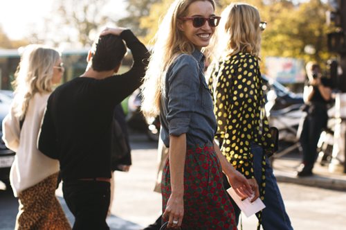 To στιλιστικό κόλπο για να κρύψεις την κοιλίτσα, χωρίς κορσέ ή άλλο βοήθημα