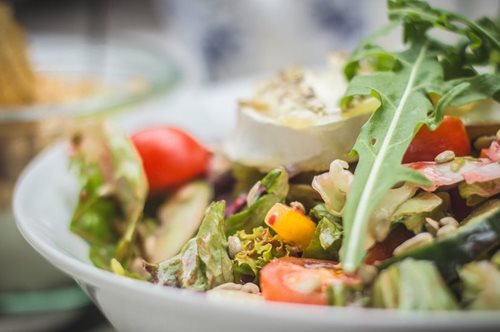 Η υπερσαλάτα χωρίς γαλακτοκομικά και γλουτένη: Χορταστική και αντιοξειδωτική 