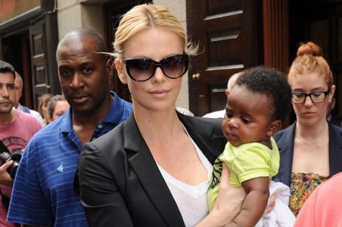 «Είναι δική μου επιλογή». O πραγματικός λόγος που η Σαρλίζ Θερόν δεν θέλει να παντρευτεί