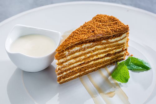 Με αγάπη από τη Ρωσία: Η τούρτα Μεντόκ με μέλι φλερτάρει με τον ουρανίσκο σου  