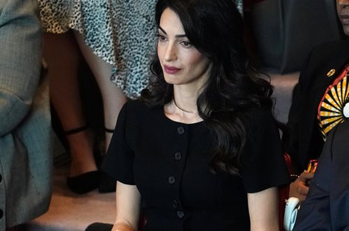 Αμάλ Κλούνεϊ: Με αυτά τα 5 κλασικά κομμάτια έχτισε το στυλ της μετά τα σαράντα