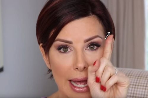 Ανοδική τάση: Το χρώμα μολυβιού που «ανεβάζει» το βλέμμα και γλυκαίνει τα χαρακτηριστικά μετά τα 50