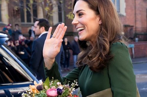 Υπέρτατη κομψότητα: Οι Παριζιάνες θα ζήλευαν τη νέα εμφάνιση της Κέιτ Μίντλετον