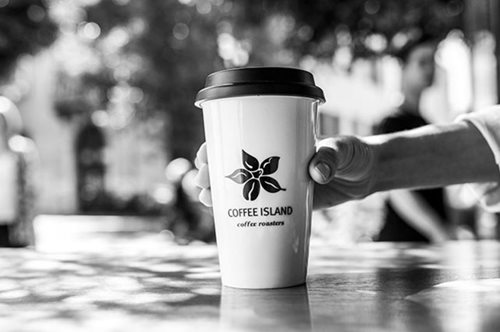 Μία ιστορία έξι γυναικών που πετάχτηκαν για καφέ στην Πάτρα και έμειναν ένα σαββατοκύριακο