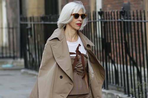 Γυναίκες άνω των 50 που ροκάρουν στη μόδα: Βγάζουν τη γλώσσα στα κλισέ, μας εμπνέουν καθημερινά