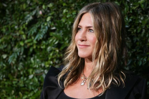 Το μυστικό της Τζένιφερ Άνιστον για τέλεια μαλλιά σε 15', κάθε μέρα. Αντίο, πιστολάκι, για πάντα