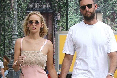 Η Τζένιφερ Λόρενς παντρεύεται και φόρεσε νυφικό και στο πάρτι αρραβώνα της 