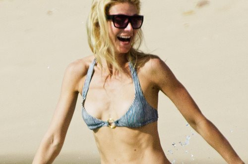 Dry brushing: Η γρήγορη και πανεύκολη τεχνική κατά της κυτταρίτιδας που μπορείς να κάνεις στο σπίτι 