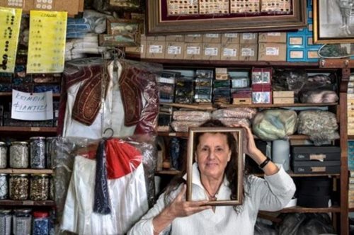 Οι 65 άνθρωποι του εμπορικού τριγώνου της Αθήνας. Μη χάσετε αυτή την έκθεση