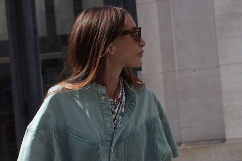 Οι στιλίστριες αποφάνθηκαν: Το ένα οικονομικό αξεσουάρ που δίνει αίσθηση πολυτέλειας σε κάθε λουκ