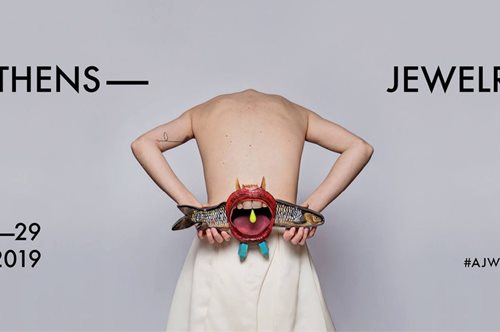 Βραχιόλια-γλυπτά, φτερωτά δαχτυλίδια: Ό,τι φρέσκο στο καλλιτεχνικό κόσμημα, σε μία έκθεση στην Αθήνα