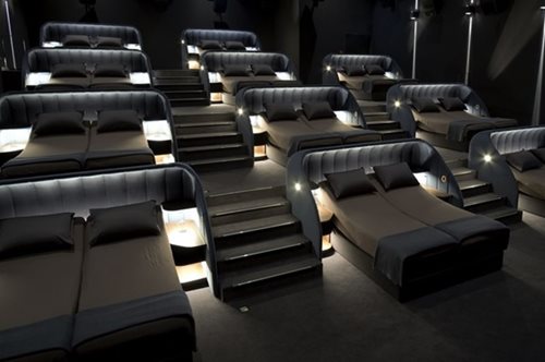 Σινεμά αντικαθιστά όλα τα καθίσματα με διπλά κρεβάτια για την απόλυτη κινηματογραφική εμπειρία