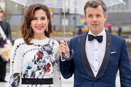 Η πριγκίπισσα Mary της Δανίας μέσα στο πιο κομψό φόρεμα από τα H&M