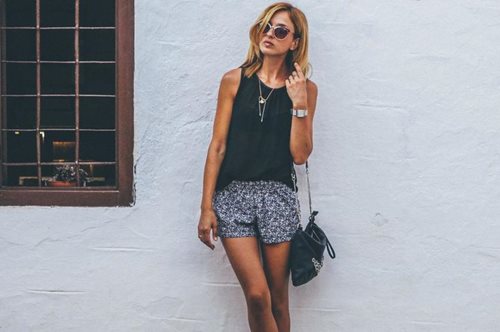 Μία στιλίστρια σού λέει ποια είναι τα 5 items που είναι παρωχημένο να πάρεις μαζί σου στις διακοπές