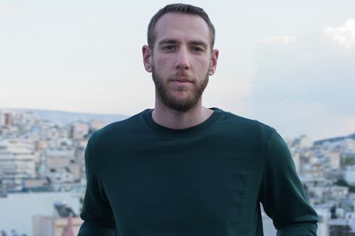 Βασίλης Κεκάτος: Ο Έλληνας σκηνοθέτης που διεκδικεί Χρυσό Φοίνικα για μία ταινία μικρού μήκους 