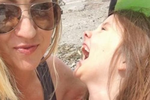 «Η 8χρονη κόρη μου δήλωσε ότι είναι ομοφυλόφιλη και θέλω τη βοήθεια σας». Το γράμμα μιας μαμάς