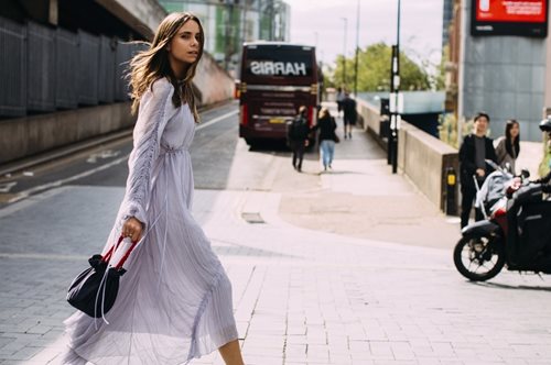 Βαρέθηκαν να το βλέπουν μπροστά τους. Το χρώμα που απορρίπτουν ξαφνικά όλες οι στιλίστριες 