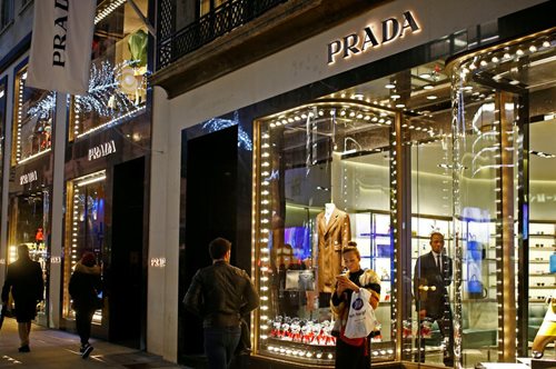 Ο οίκος Prada καταργεί τη χρήση γούνας. Σπουδαία νέα για το περιβάλλον