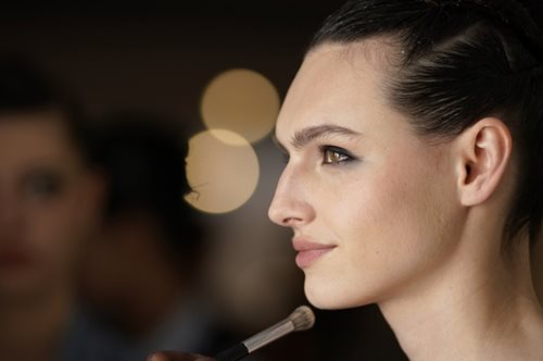 Σύσφιγξη επιδερμίδας: Δερματολόγος αποκαλύπτει την τέλεια άσκηση. Λειτουργεί σαν αντιγηραντική κρέμα